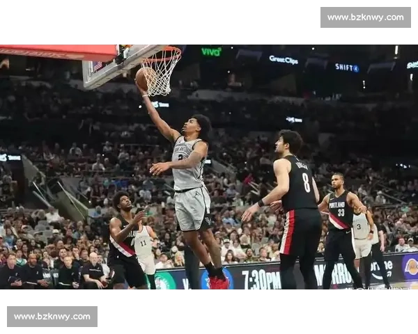 马刺主场迎战开拓者 双方展开激烈对决争夺季后赛席位